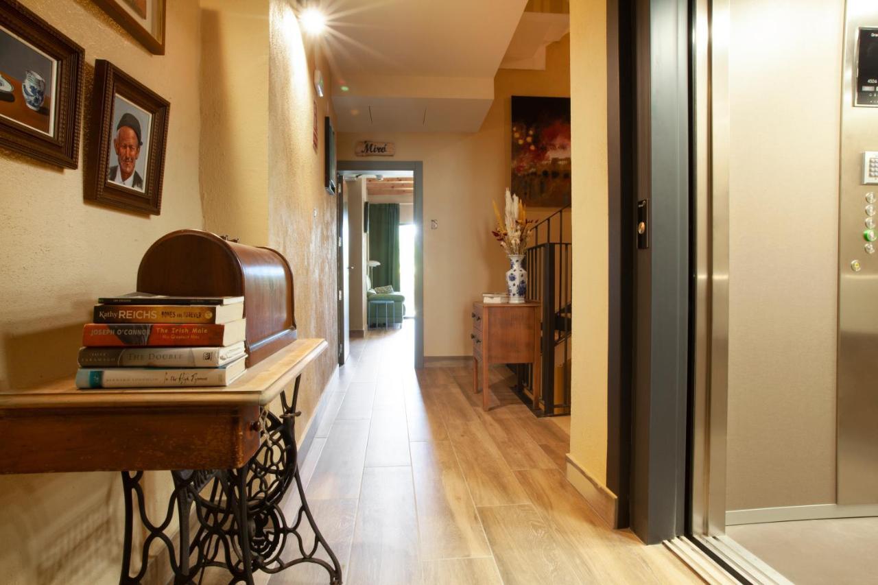Priorat Aparthotel Falset Exteriör bild